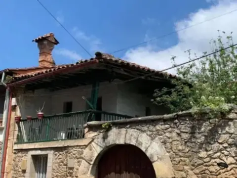 Casa en Los Corrales de Buelna