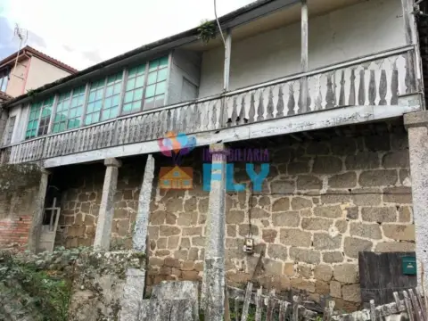 Casa adosada en A Barxa (Barbadás)