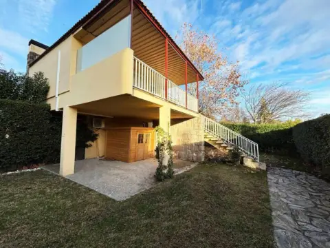 Casa pareada en calle Paseo de los Parques, nº 32