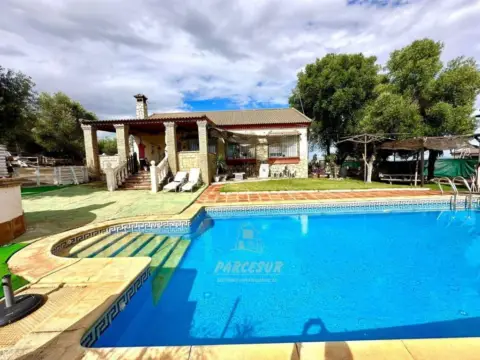 Casa rústica en Cortijo de La Torre