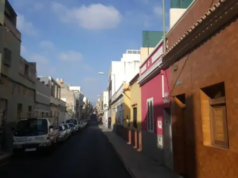 Terreno en calle Agustina De Aragon