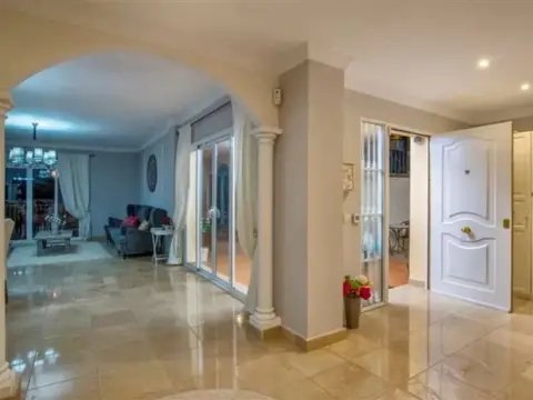 Chalet en Urbanización Calahonda-Golf-Riviera del Sol-Miraflores