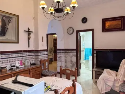 Casa adosada en La Trinidad-Mármoles-Perchel Norte