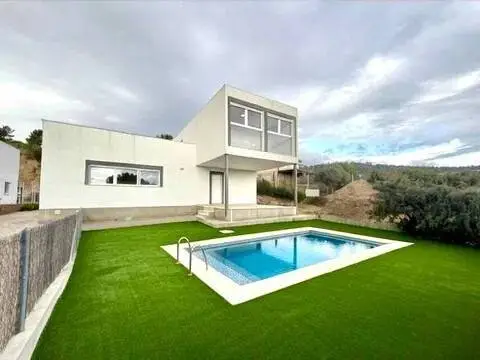 Chalet en Urbanización La Suiza Española