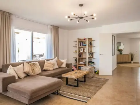 Chalet en calle Estepona