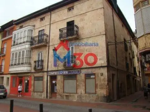 Casa adosada en Ensanche