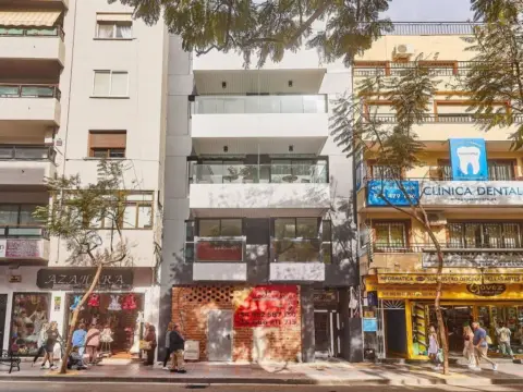 Local comercial en Avenida de los Condes de San Isidro