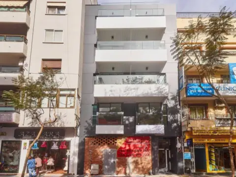 Local comercial en Avenida de los Condes de San Isidro