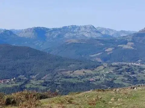 Casa rústica en Rasines