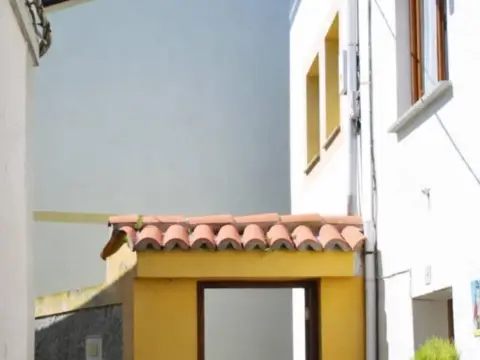 Casa adosada en Cabaleiros (Castropol)