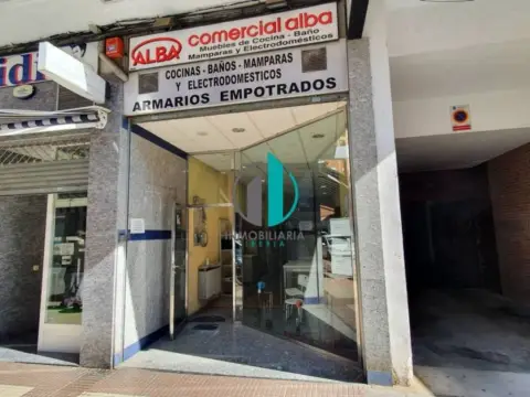 Local comercial en Universidad-Los Lirios