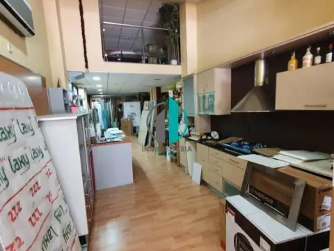 Local comercial en Universidad-Los Lirios