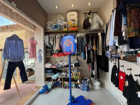 Local comercial en calle de los Pinos