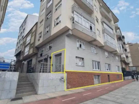Local comercial en calle Ru Insua