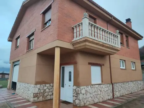 Casa adosada en calle La Barrera, 18