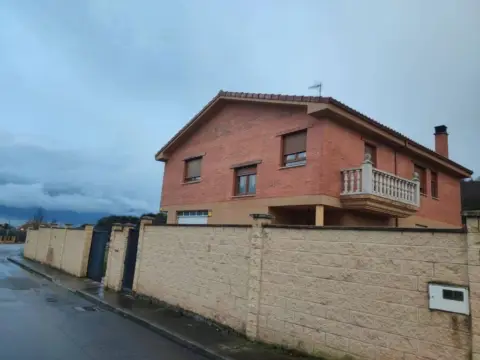Casa adosada en calle La Barrera, 18