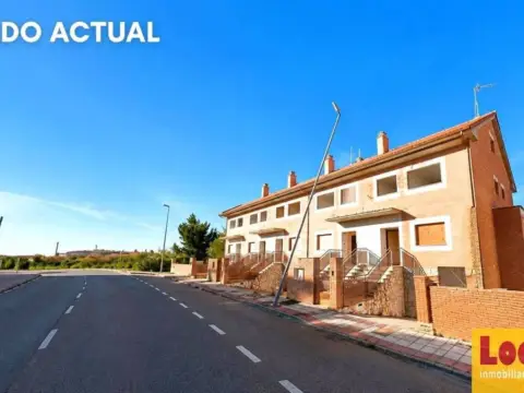Casa adosada en calle Carretera Lomas-Vd