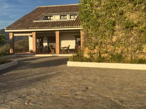 Casa rústica en calle Hiedra