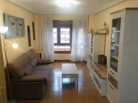Piso en calle de Fuertes Acevedo