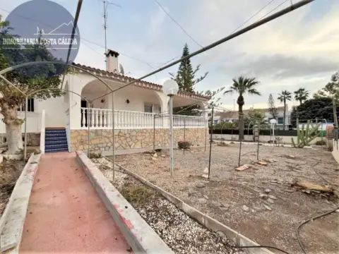 Chalet en Avenida Montemar