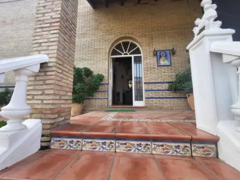 Chalet en Valencina de la Concepción