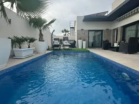 Casa adosada en calle Manuel de Falla