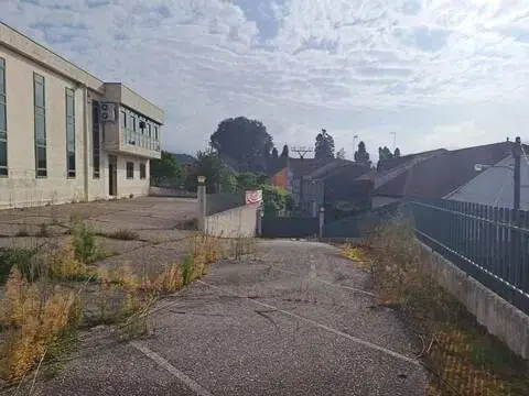 Nave industrial en calle de los Eidos