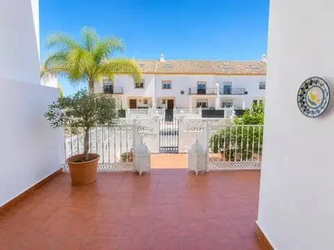 Casa adosada en calle Enebro