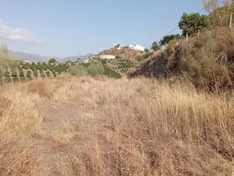 Terreno en calle La Dehesa