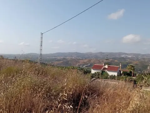 Terreno en calle La Dehesa