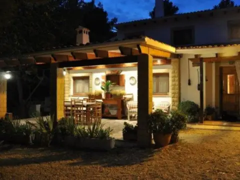 Casa rústica en La Torre de les Maçanes - Torremanzanas