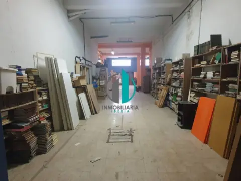 Local comercial en Universidad-Los Lirios