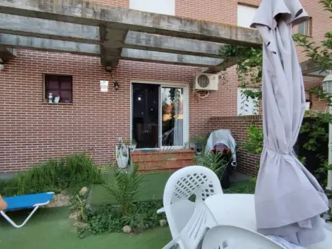 Casa adosada en Erustes