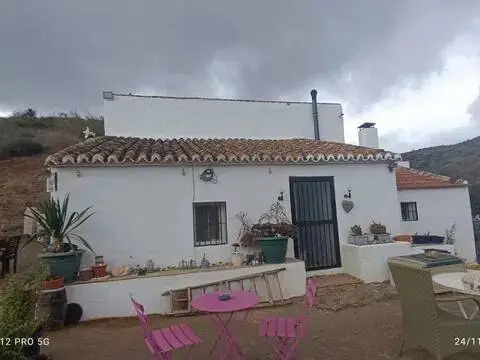Casa rústica en calle Pizarra, 5