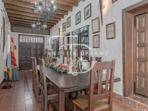 Casa rústica en Núcleo Urbano