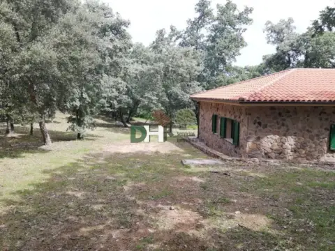 Casa rústica en Perales del Puerto