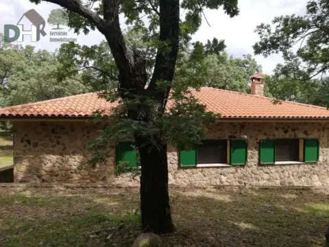 Casa rústica en Perales del Puerto