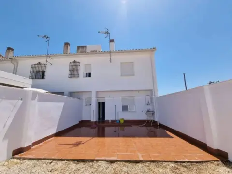 Casa adosada en calle Fuencubierta, La Carlota S-N