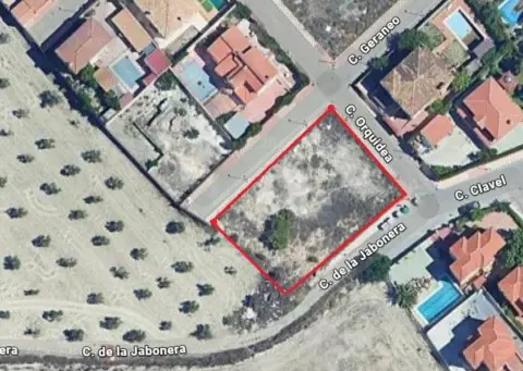Terreno en calle del Geranio