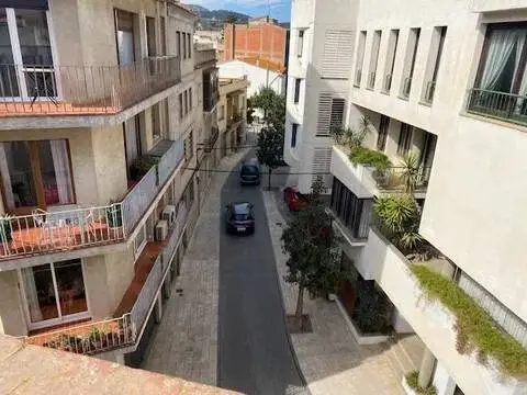 Edificio en El Port