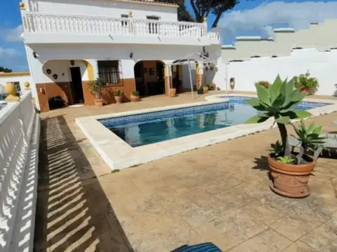 Chalet en calle Poligono Las Pilas, 24