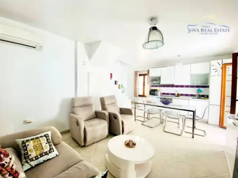 Casa adosada en calle de Vélez