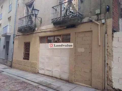 Terreno en calle de la Reina