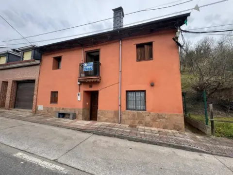 Casa rústica en Santalla