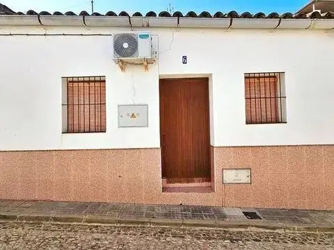 Casa rústica en calle de Fuentes