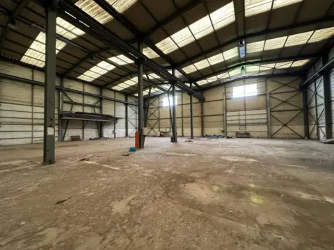 Nave industrial en Puente San Miguel