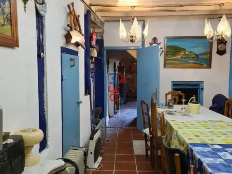 Casa adosada en Santa Gadea del CID