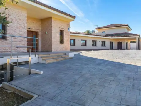 Chalet en La Raya del Palancar-Guadamonte