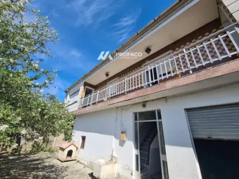 Casa en Corzos (Maside)