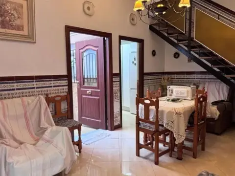 Casa adosada en La Trinidad-Mármoles-Perchel Norte